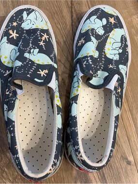Women’s 8W Bucket Feet Manatee Slip on Shoes